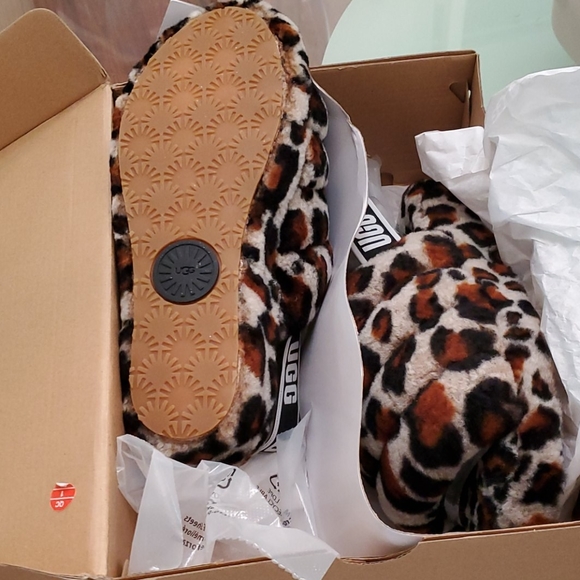 Ugg W Fluff Slide Leopard - Picture 4 of 5